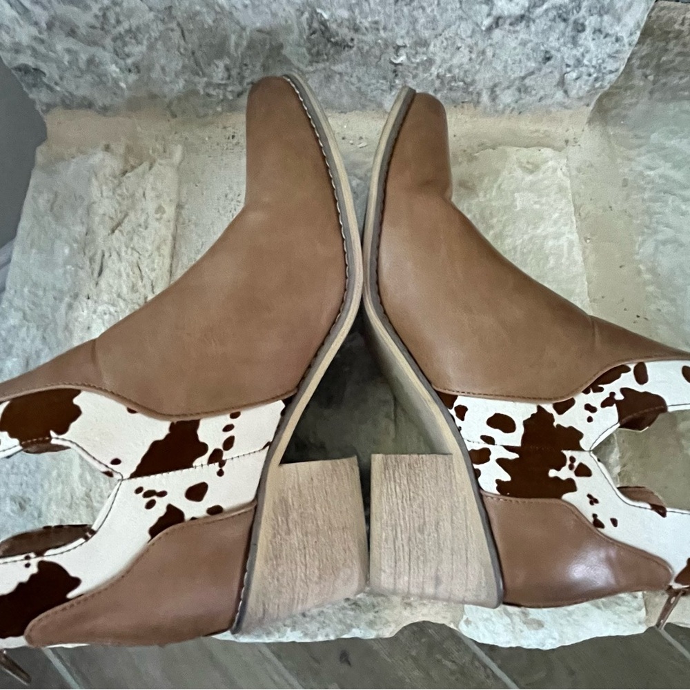 Natural Reflections Ankle Booties Size 10